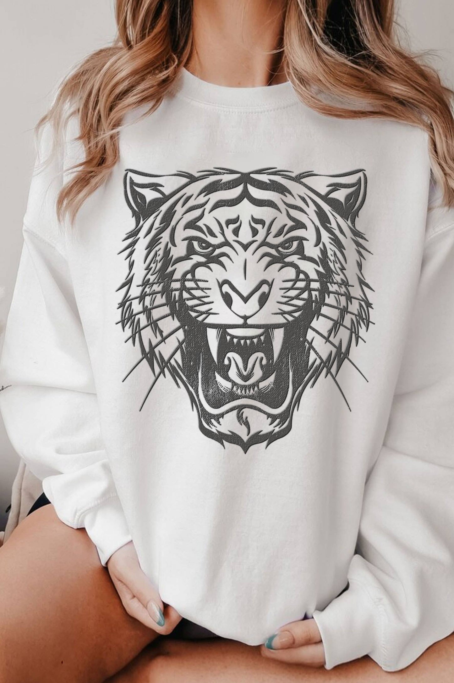 ROARING TIGER SWEATSHIRT