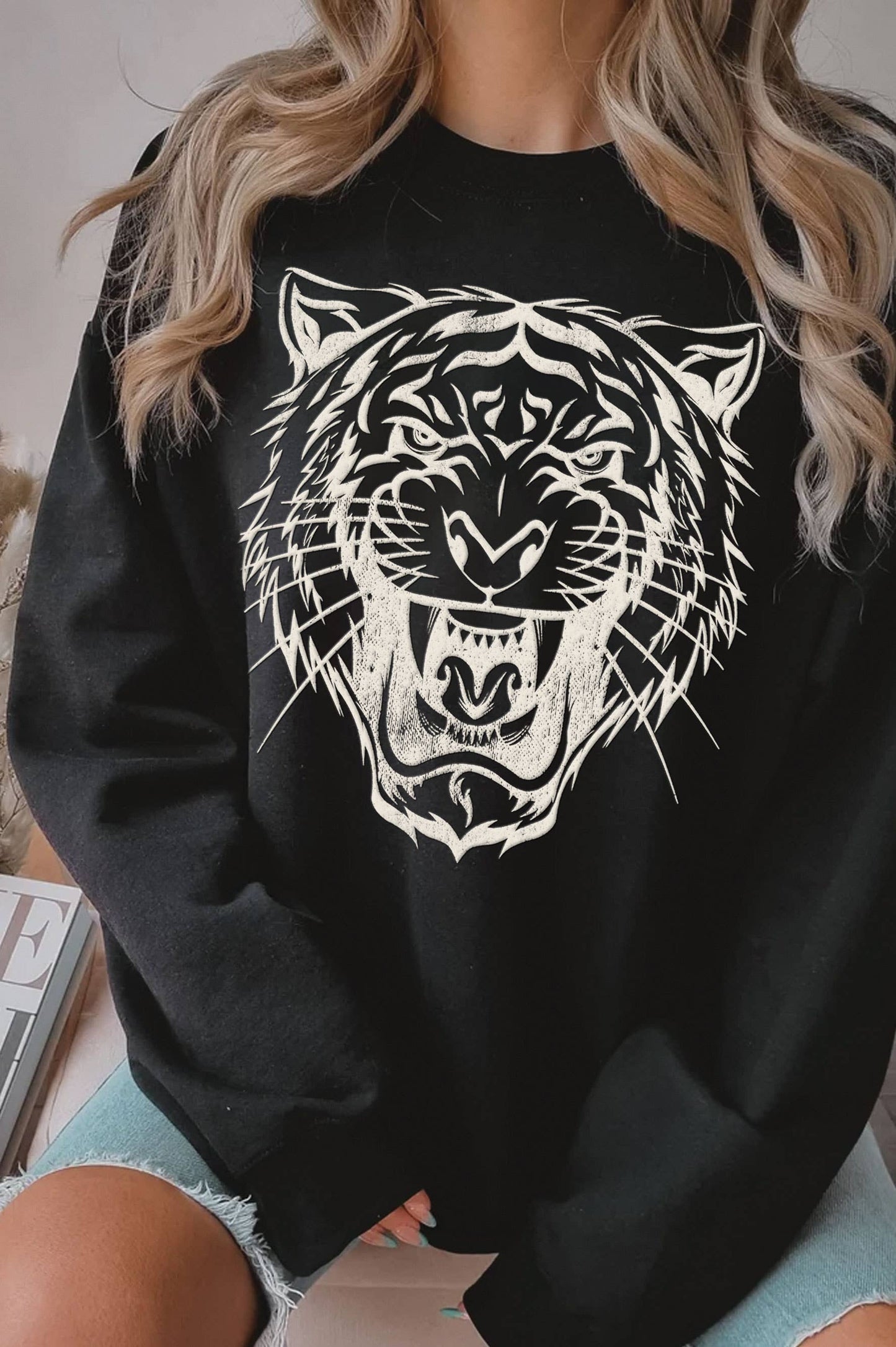 ROARING TIGER SWEATSHIRT