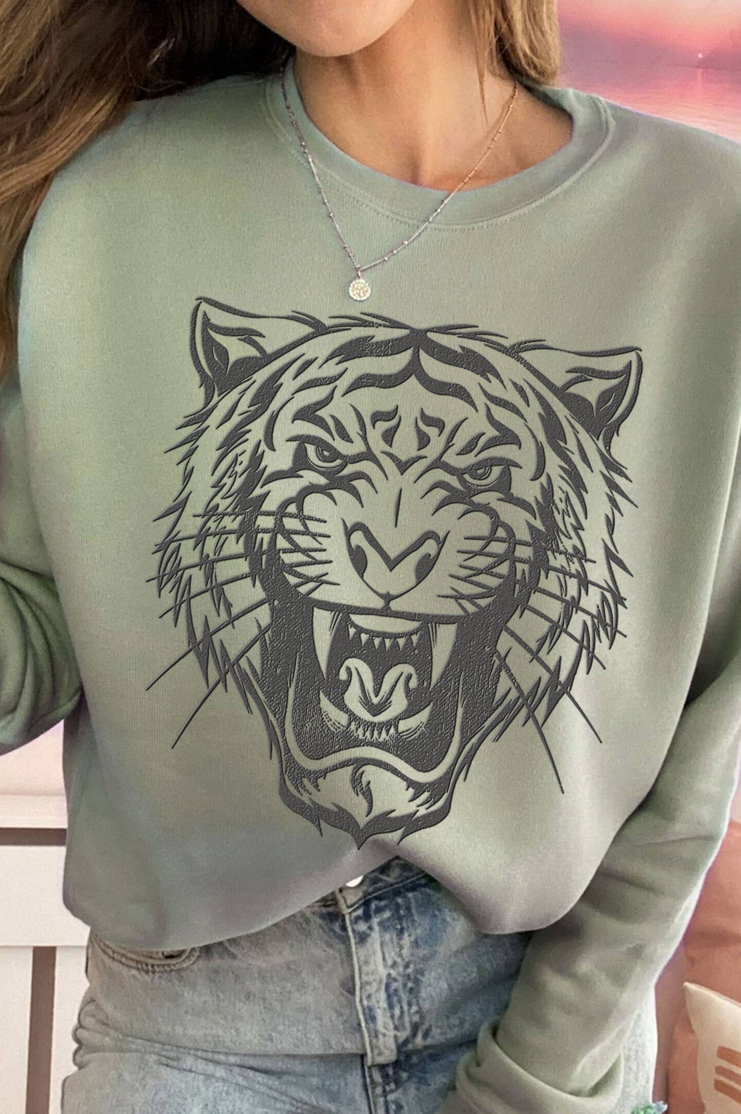 ROARING TIGER SWEATSHIRT