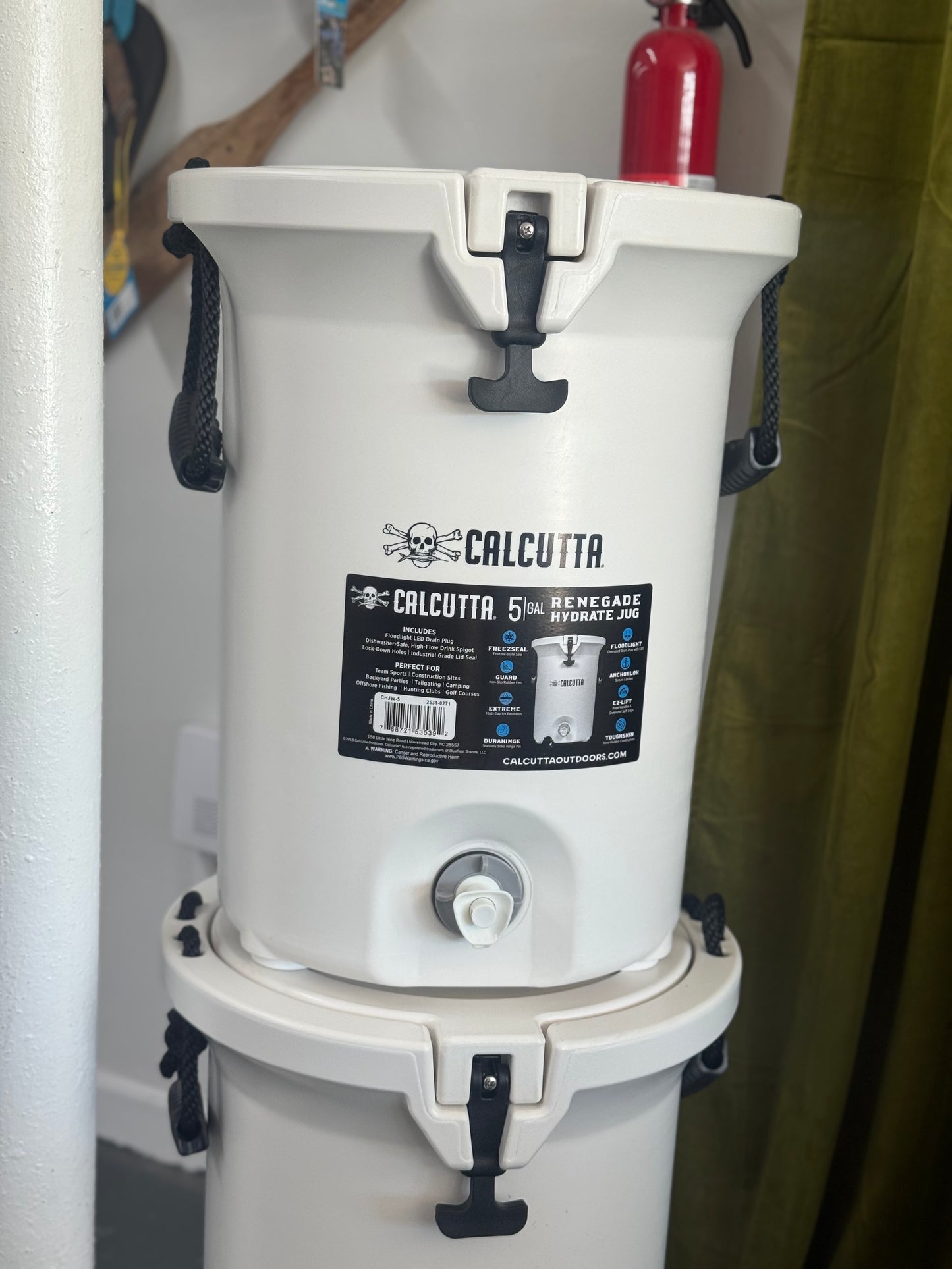 Calcutta Hydrate Jug-White