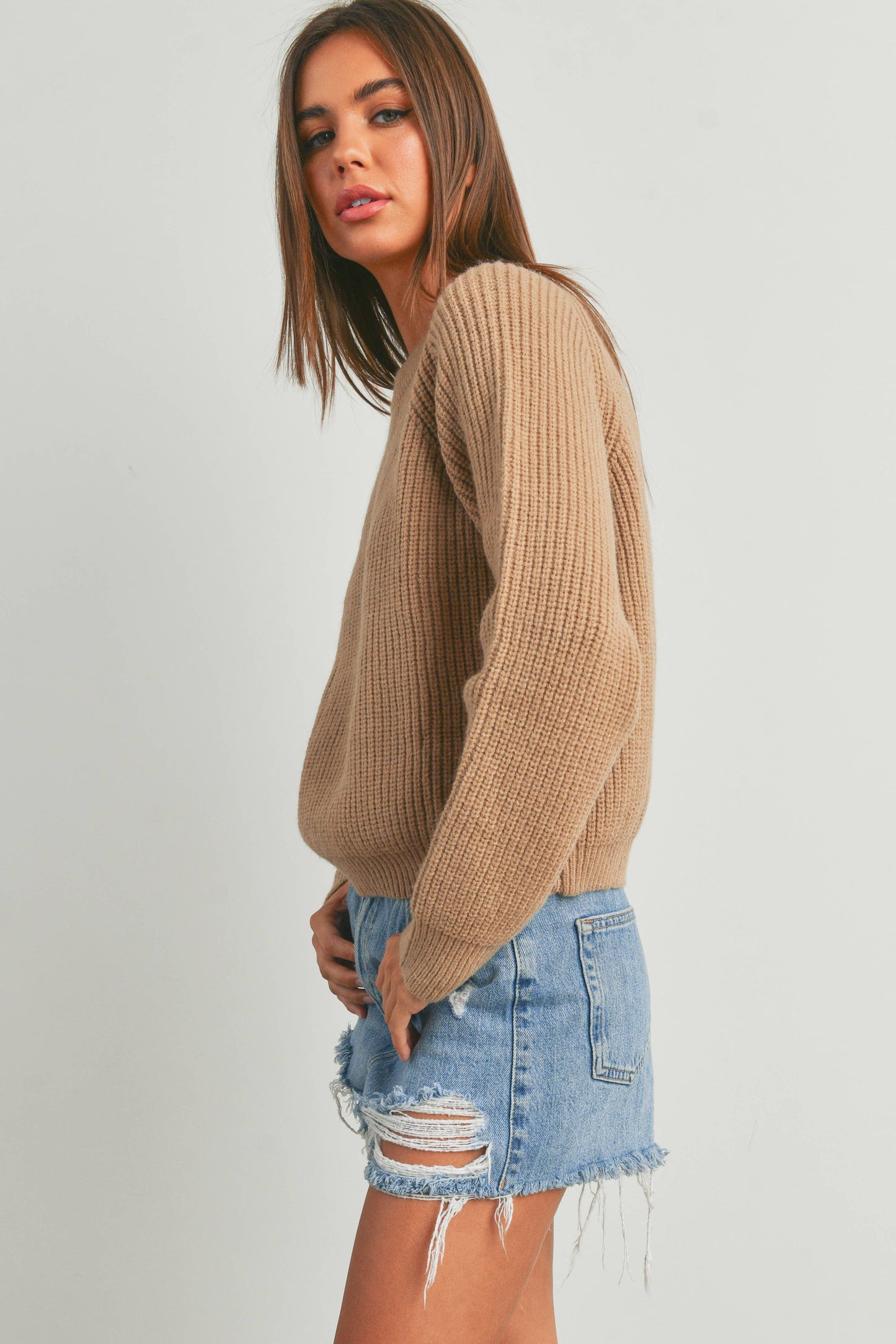 ROUND NECK WITH RAGLAN LONG-SLEEVE SWEATER - TAUPE